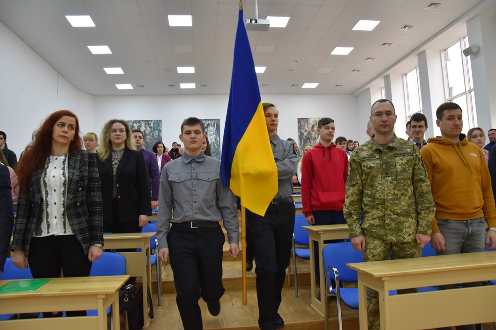 В Острозькій академії долучилися до святкування Дня єднання і Дня Державного Герба dlvr.it/SjbYSd