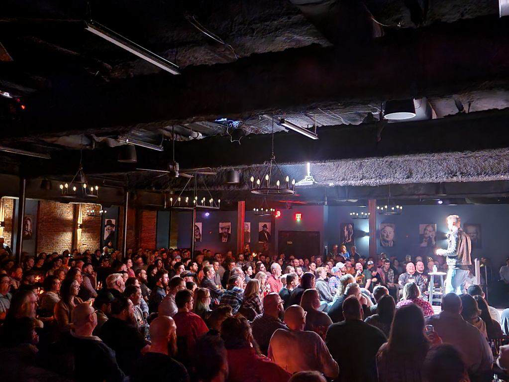 loucomedyclub's tweet photo. Great night with the hilarious Anthony Jeselnik!! 🙌
#anthonyjeselnik #louisvillecomedyclub https://t.co/DEILlLatqn