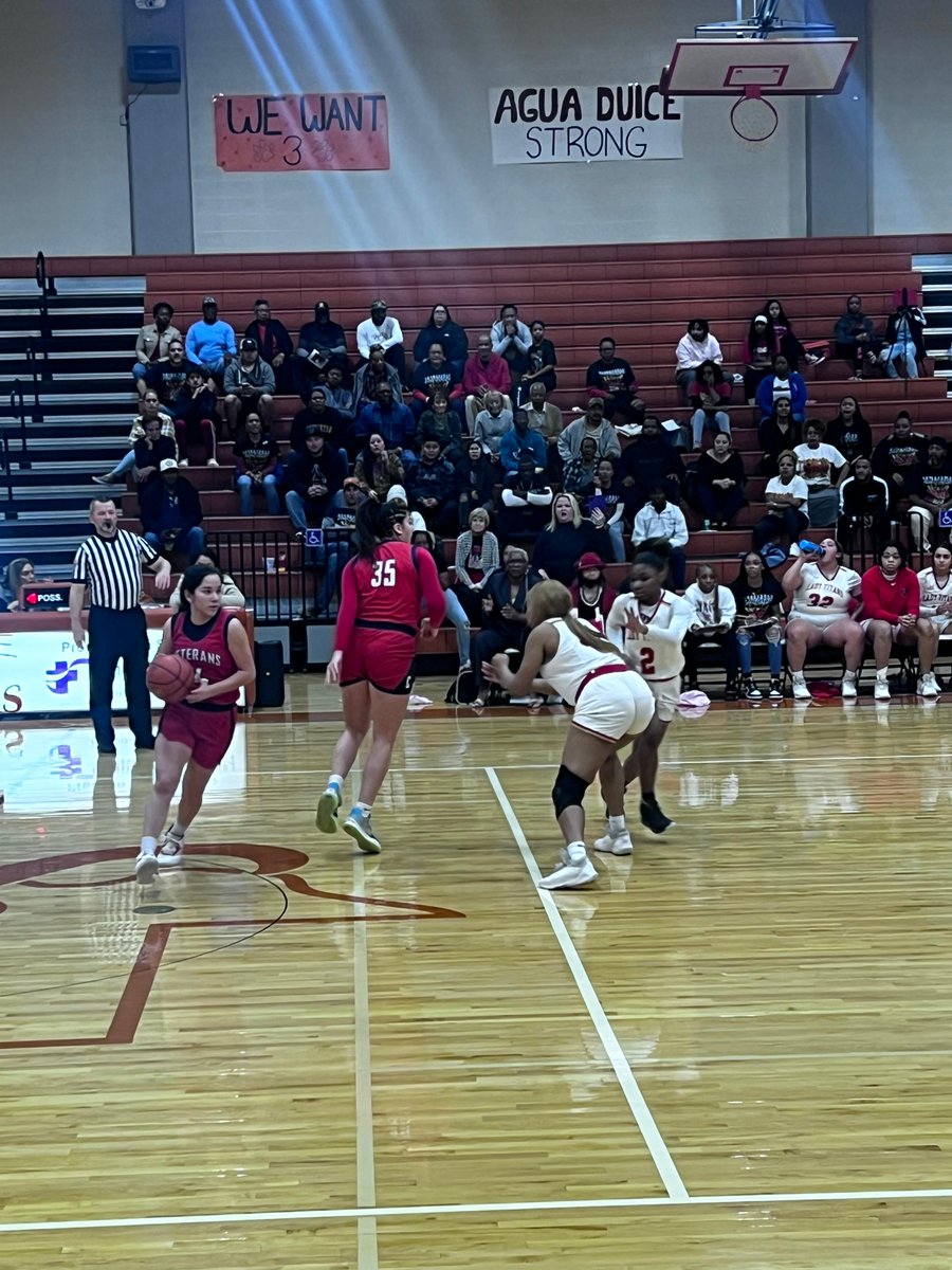 VMHS_BISD's tweet photo. Gooo Lady Chargers!!! 🏀🏀🏀 https://t.co/DJ22VAZoG7
