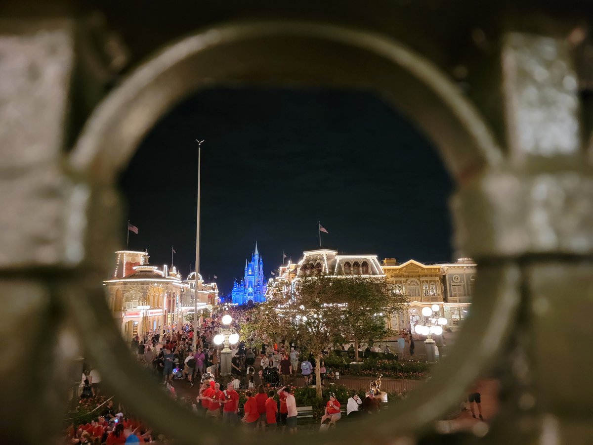VikkiMouse321's tweet photo. This makes up for the #WorstSongEver also new fireworks photos coming! https://t.co/9BefKqJmic