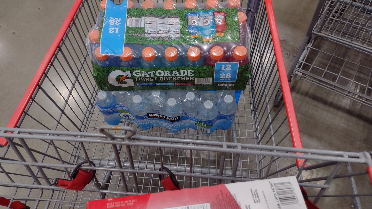 352nd_Mars1944's tweet photo. The team stopped at the Issaquah Costco for fuel and supplies https://t.co/Y1oubEWLMV