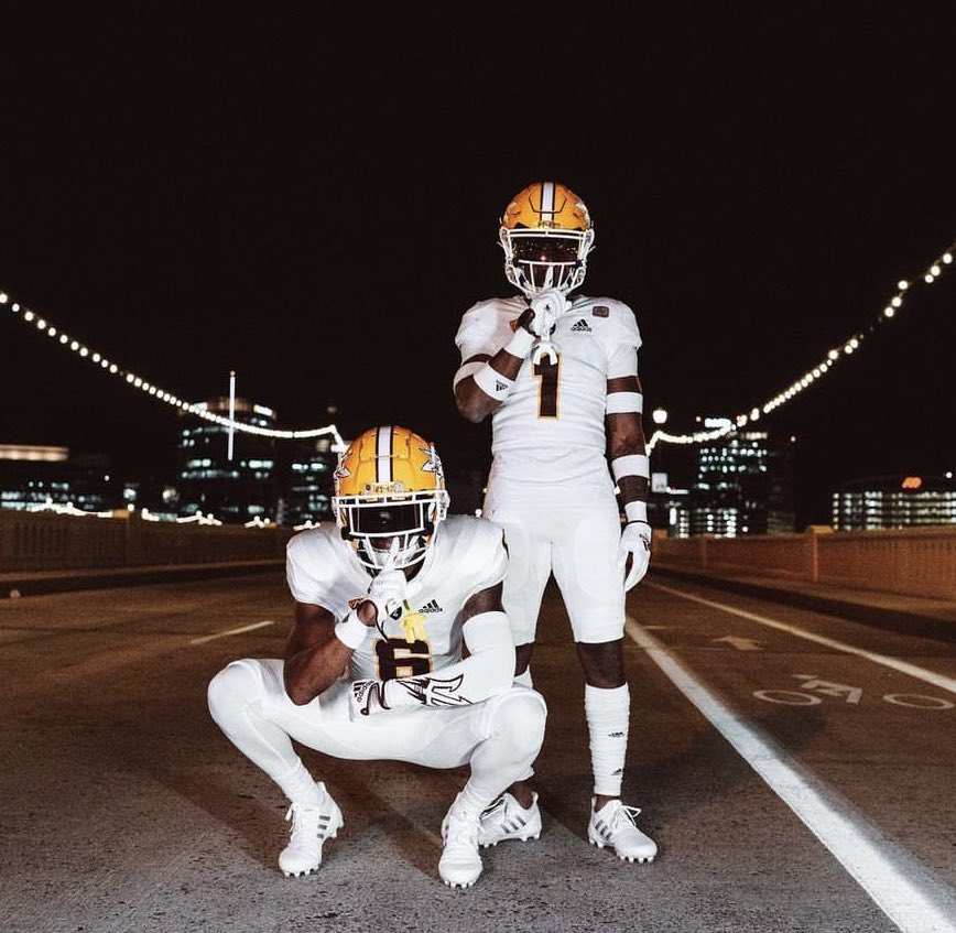 after a conversation with <a href="/CoachBC_/">Bryan Carrington</a> i’m blessed to receive my first offer from the university of arizona state #forksup @RivalsCole 
<a href="/PlanoFootball/">Plano Football</a> 
<a href="/CoachB_Miller/">Barron Miller</a> 
<a href="/chrisfish7/">Chris Fisher</a> 
<a href="/2Fit_KP/">Kalen Petty</a> 
<a href="/940Elite/">940 Elite</a>