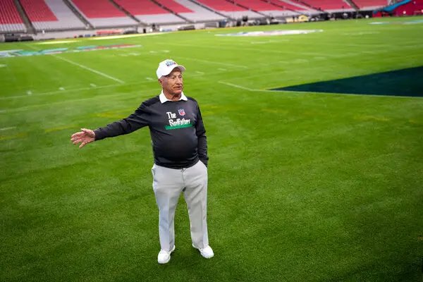 Smalli_O's tweet photo. The real Super Bowl MVP
- 3x Super Bowl Rings (all w KC)
- 38% rate of slippage on drop backs for the opposing team
- Countless changed cleats for the opposing team
- Lamar Hunt’s best friend
The only KC Super Bowl loss under this guy? Tampa Bay, real grass.
#SodGate https://t.co/APJ26p9vzG