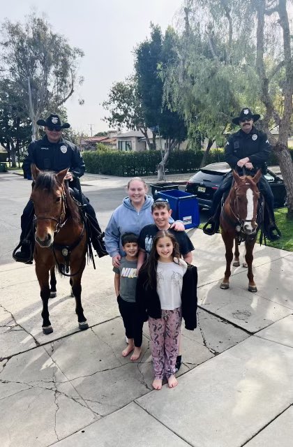 WLA Patrol Officers and our Metro Mounted Team conducted high visibility patrol in the Pico-Robertson neighborhoods, which will continue throughout the weekend. We are proud to protect and serve our wonderful community 🤝