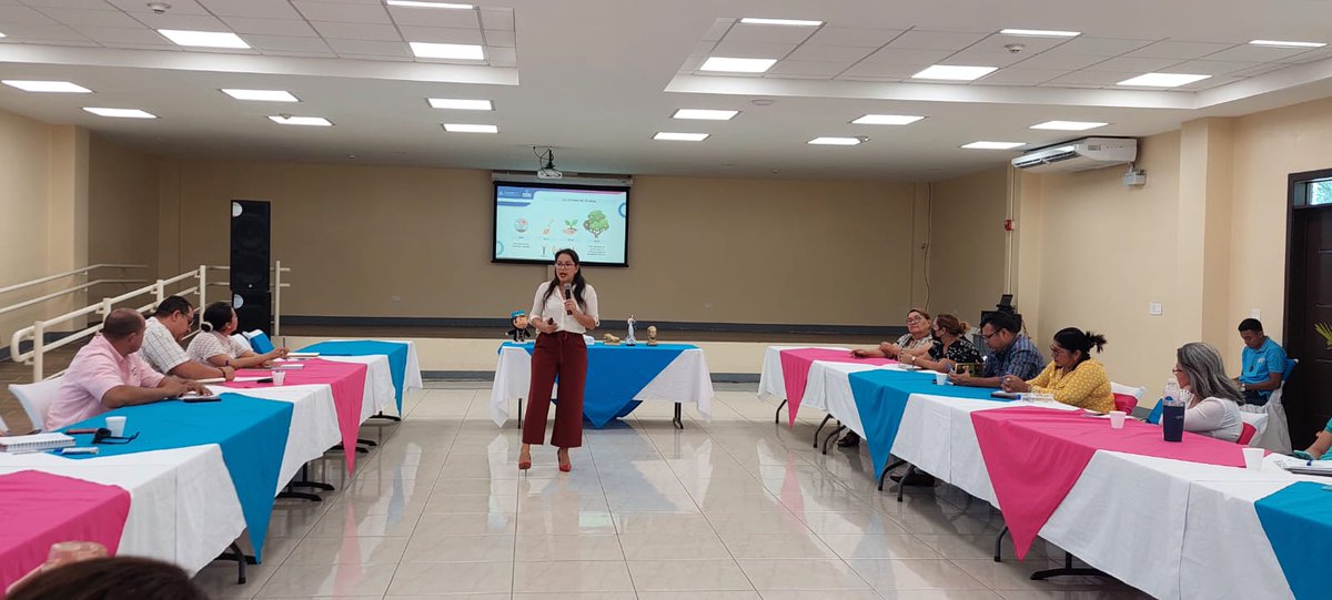 nicreativa's tweet photo. Este viernes, 17 de febrero, en la ciudad de León, se llevó a cabo sesión de trabajo con la comisión local de economía creativa, con el objetivo de iniciar el proceso de implementación de la Metodología para la Promoción de Productos Estrellas de la localidad.
#COCREAMOS https://t.co/6UrTEPc80E