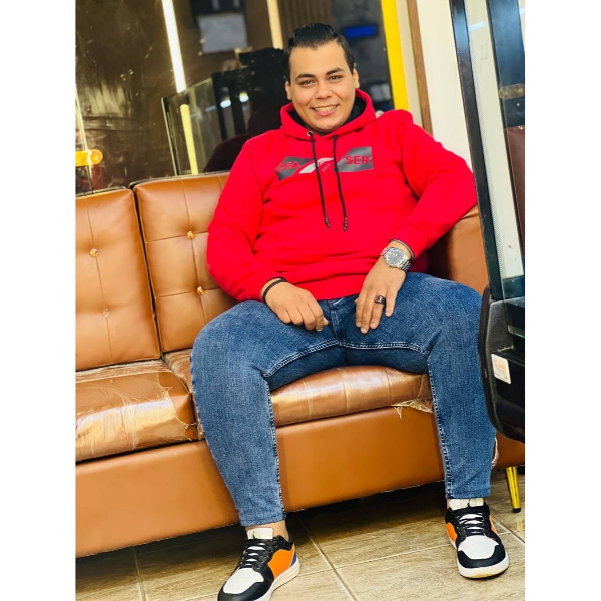 اللهم ابعد عنا كل عين خبيثة تكره أن ترانا سعداء ومرتاحين البال.🤍