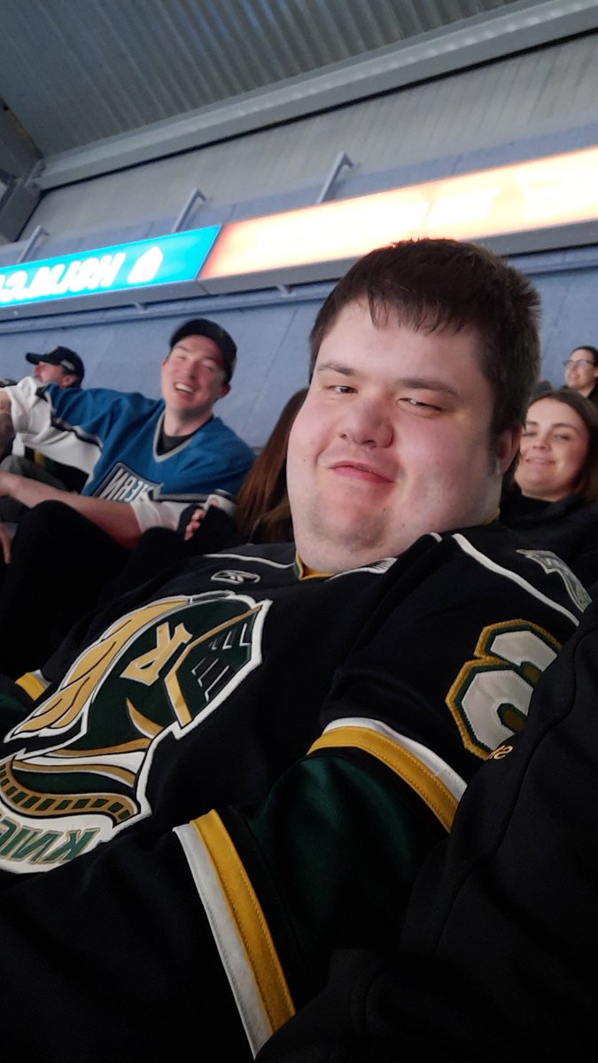 smalerz's tweet photo. Section 303 row E Seat 2 for this guy https://t.co/uxlfBBUg36