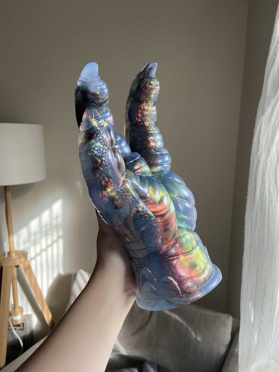 catdavra's tweet photo. I could hardly believe my luck when I nabbed him, but seeing him in person… holy shit, this is ✨perfection✨ @ppsculptors thank you for this crowning jewel in my collection https://t.co/bspV1P9w3T