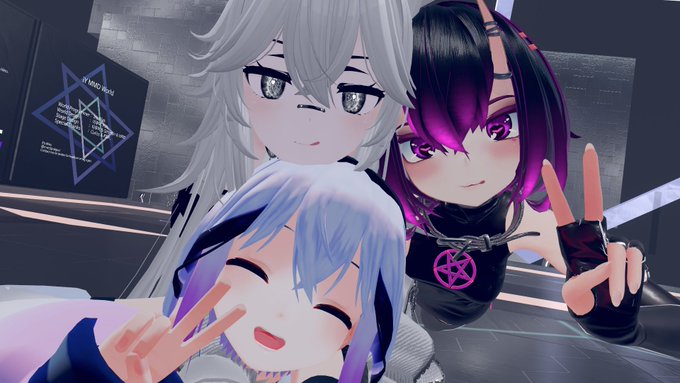 VRCでみんなくっ付きるととても落ち着く😆
I feel relaxing when we stick together like dango😆 