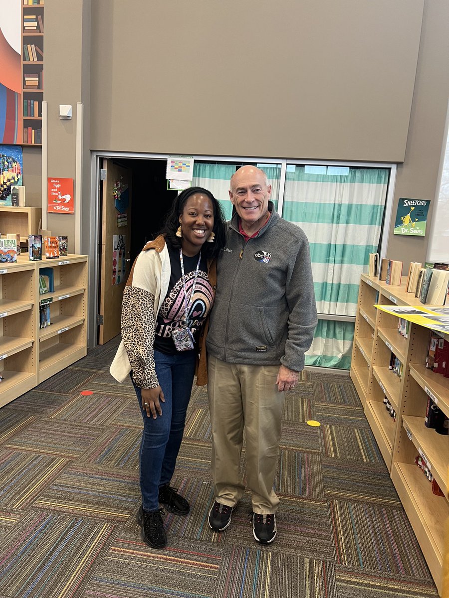 NstructorThomas's tweet image. Alabama’s favorite weatherman, James Spann, visited our library today. Our students really enjoyed. Great things are always happening in CES’s Library!!! 🌦📚 @ASLAlib @TCSLibrarySquad #ALLibraries @TCSBoardofEd @spann @MsCWashington2 @DeniseSF4