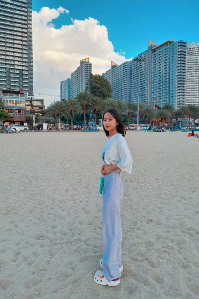 โนว์ tweet media
