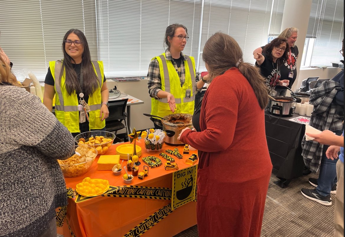 AmethystThorman's tweet photo. Love, Serve, Chili Cookoff @CypressParkHS https://t.co/znvvu0xucD