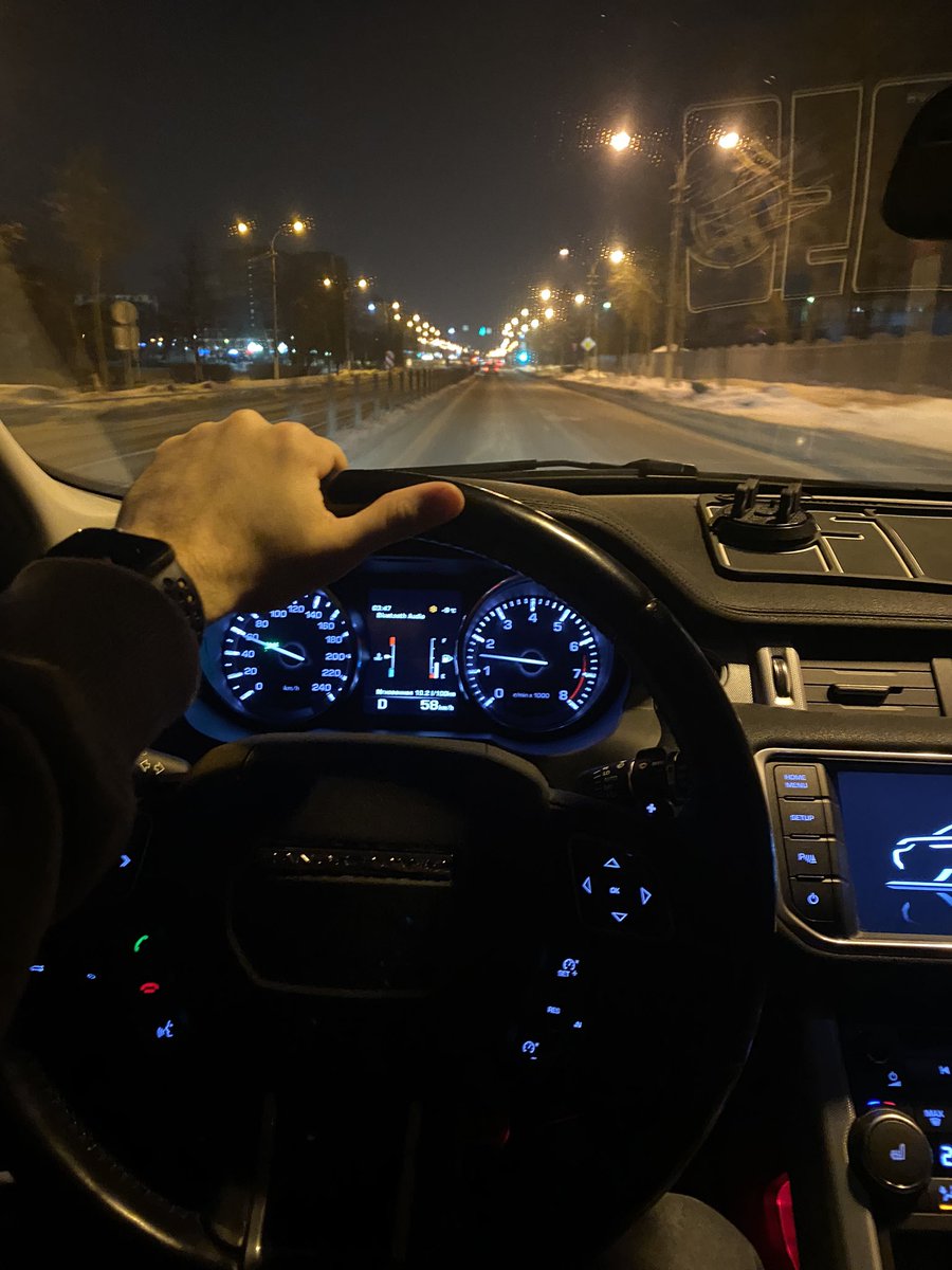 SjSonik's tweet photo. Работал трезвым водителем сегодня. Теперь такую хочу себе #RangeRover https://t.co/YtzZg892ic