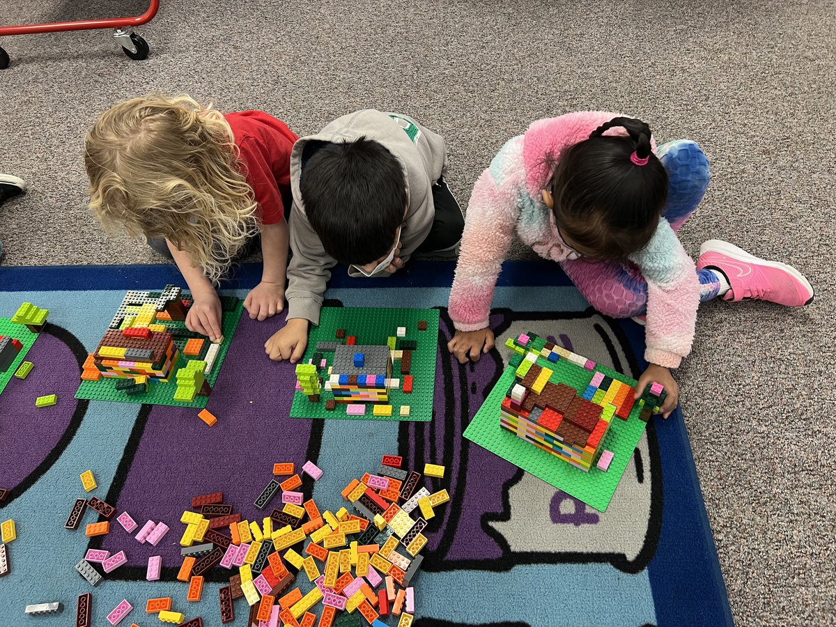 ECTK111's tweet photo. Thanks for your help today @DrAntwonMartin. Our @CodeToTheFuture projects are coming along well! We’re building our dream homes. @elcerritolhcsd @LHSchools #scottiepride #dreambigshinebright #TKcantoo https://t.co/O1uT1a3SmD