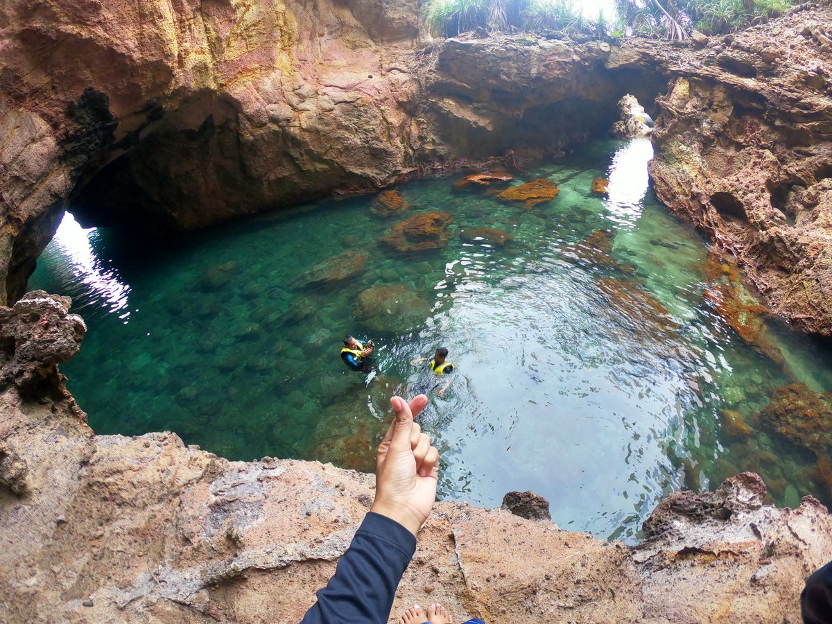 sillslyna's tweet photo. Nice kan tempat ni korang?
Dekat Mersing, Johor je.
Nak drive pon tak jauh sangat, dalam 1 jam jerr dari JB.
Sampai sana terus layan view indah yang ada kat pulau tu 😍

📍Pulau² di Mersing, Johor.

Details Package 👉🏼 https://t.co/A3fEBYzznk https://t.co/Gt3NH1PdPf