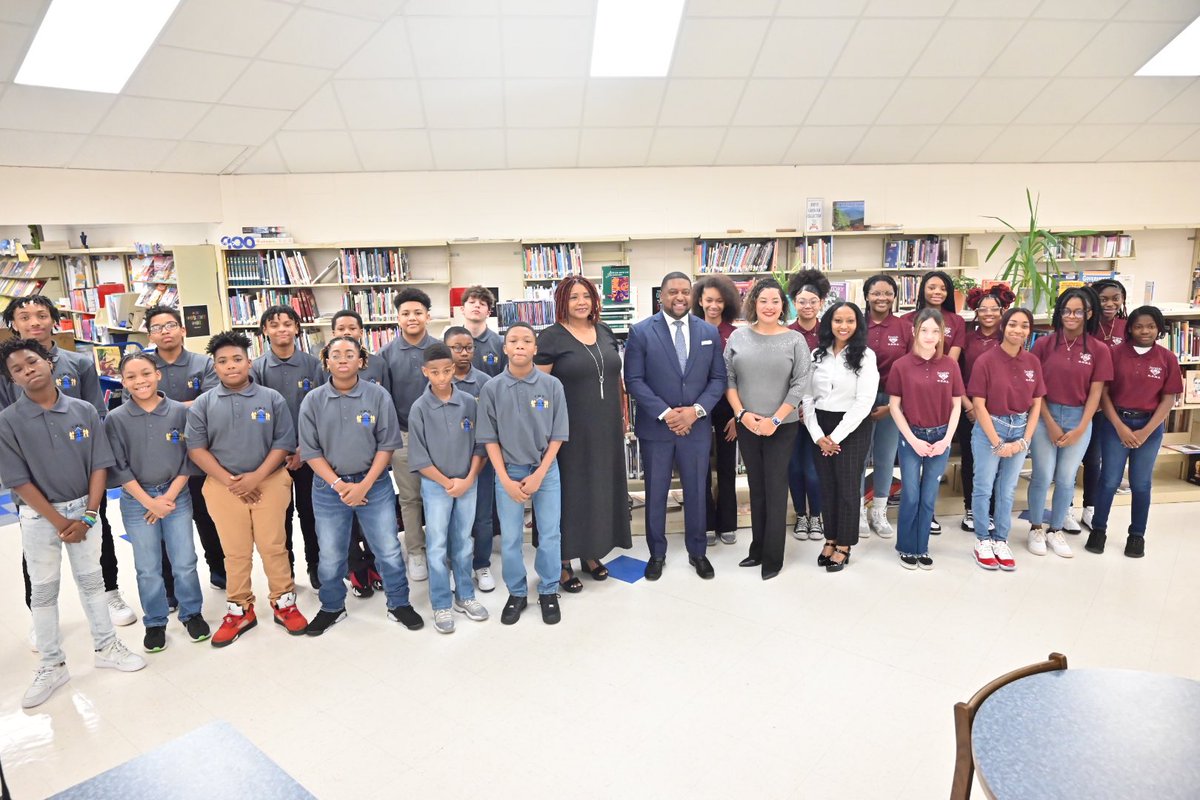 JeraldsNick's tweet photo. Mayor Mitch Colvin speaking with a few of our students at Thee Luther Nick Jeralds Middle School. #ccs #mayormitchcolvin #education #lnjms https://t.co/LRzePOgQvW