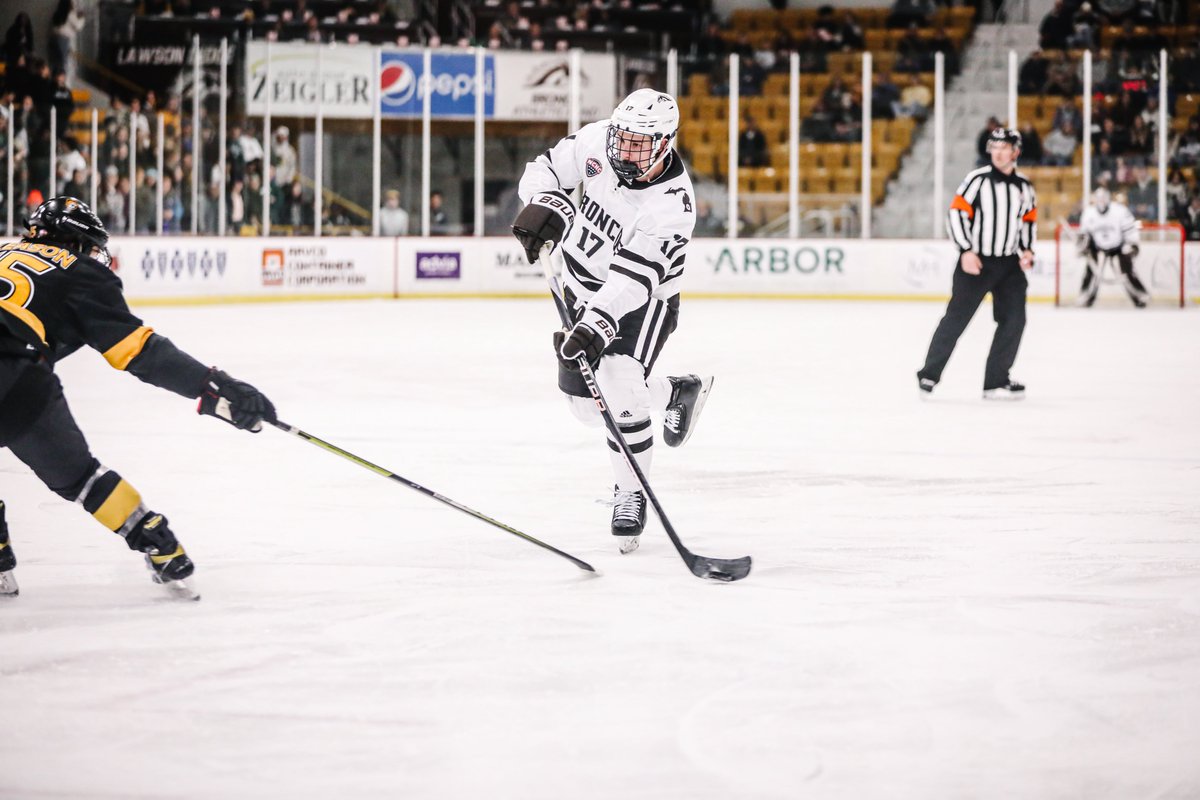 Second period action from <a href="/A_Huss_/">Ashley Huss</a>!

#BroncosReign