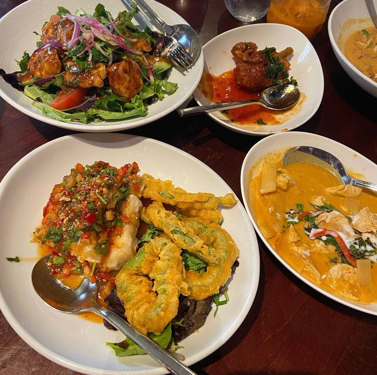 We are always here for a dinner served family style! When ordering for a large group, you can’t go wrong with mixing and matching our premium protein and seafood options. 🤤

📸: @livinnwithlex