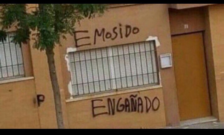 empanadequesito's tweet photo. Pero no se supone que tienen que ir vestidos con temática de agua, tierra, aire y fuego??? Pq llegan vestidos normales??? Siento que la pura Princesa Alba cachó la temática 
#NocheCero https://t.co/kJRtOKQR77