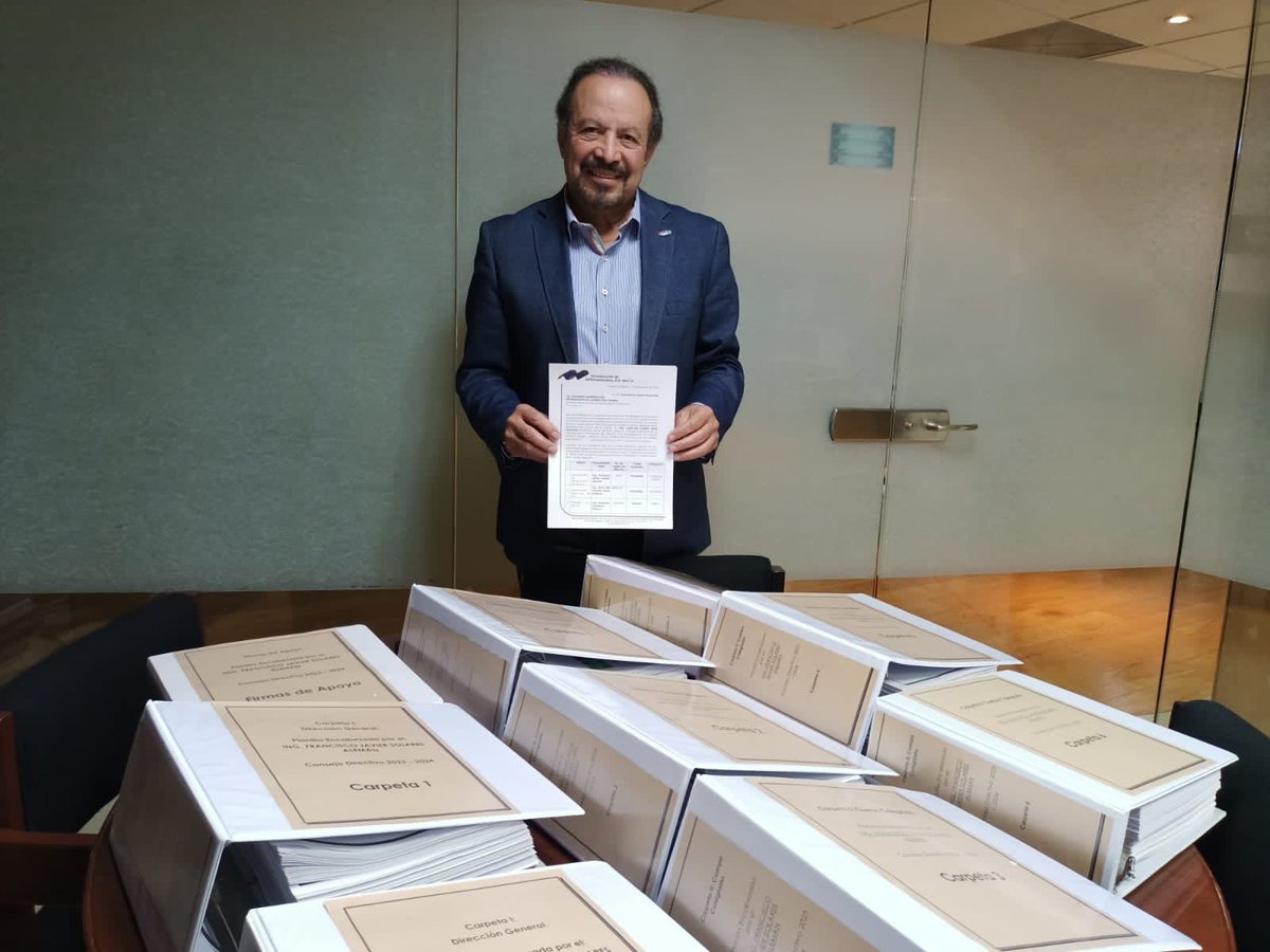 PacoSolaresA's tweet photo. Hoy presenté en la Dirección Jurídica de @cmicnacional la documentación de los aspirantes y la solicitud de registro de planilla única para encabezar el Consejo Directivo 2023-2024. Mi sincero agradecimiento por todo el apoyo recibido, un honor pertenecer a la  Gran  familia CMIC https://t.co/HqdMm174Xq