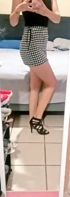 Hoy saldr&eacute; sola! Con una pareja cual escogen!! https://t.co/XWIRMSTOKi<a href="/tag/onlyfans"class="tags"><span>#onlyfans</span></a><a href="/tag/parejaswingers"class="tags"><span>#parejaswingers</span></a><a href="/tag/videollamda"class="tags"><span>#videollamda</span></a>