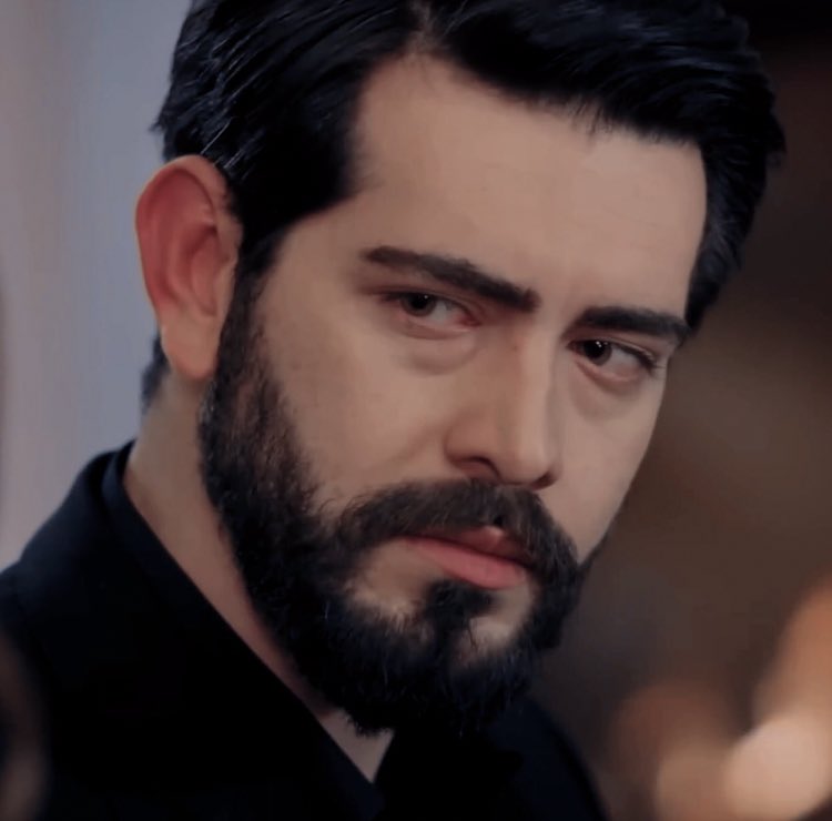 thethva's tweet photo. #KanÇiçekleri #DilBar fandomun acilen dilanın Karabey vurulurken kendini Karabeye sipher edib vurulmasına Dilanin kacırılmasına , karabeyin dilanı kıskanmasına cok ama cok ihtiyacı varrrr😁haaaa bide paşamızın aşkını kabulllenmesineee🤤 acilen bu bölümlere ışınlansak olurmuuu!? https://t.co/m3snoCgjgO