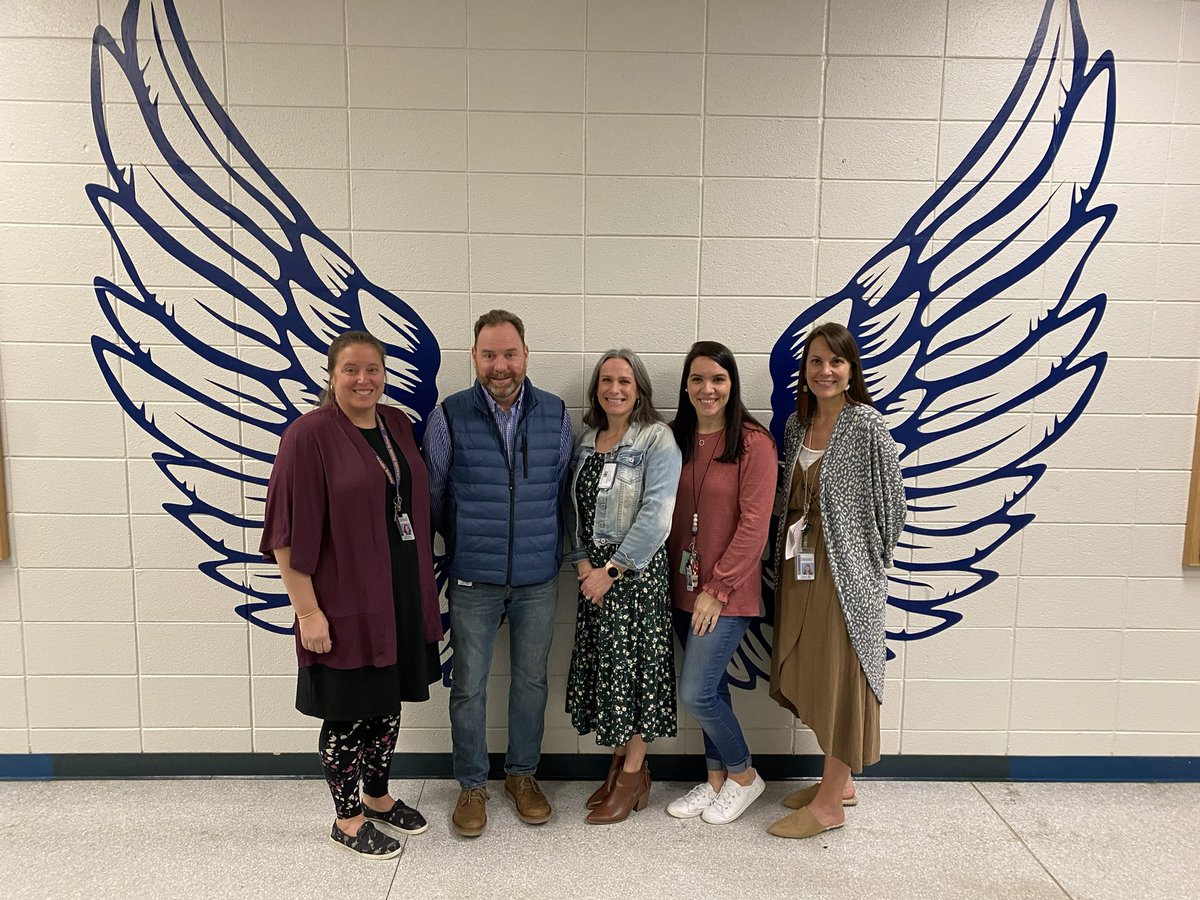 JordannAler's tweet image. Our #SouthStrong Vertical Team meets monthly to do learning walks to learn and grow from our amazing community of schools!  This month’s stop was @SouthForsythMS Love our vertical alignment! #southstrong #fcsconnects @SouthForsythHS @HawCreekES @LakesideMDL @DavesCreekES
