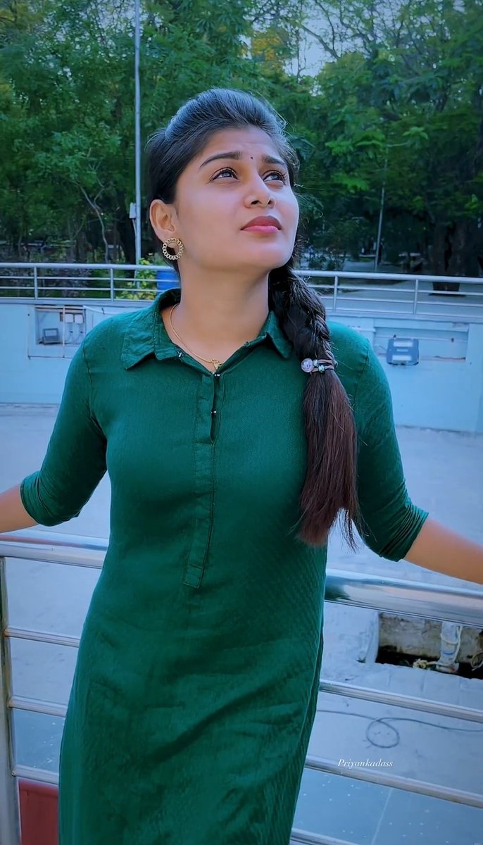 Hotcouple0102's tweet photo. Face lips molai kundi... Unga choice ennaaa 🔥🔥🔥 https://t.co/uX1Dh6v0id