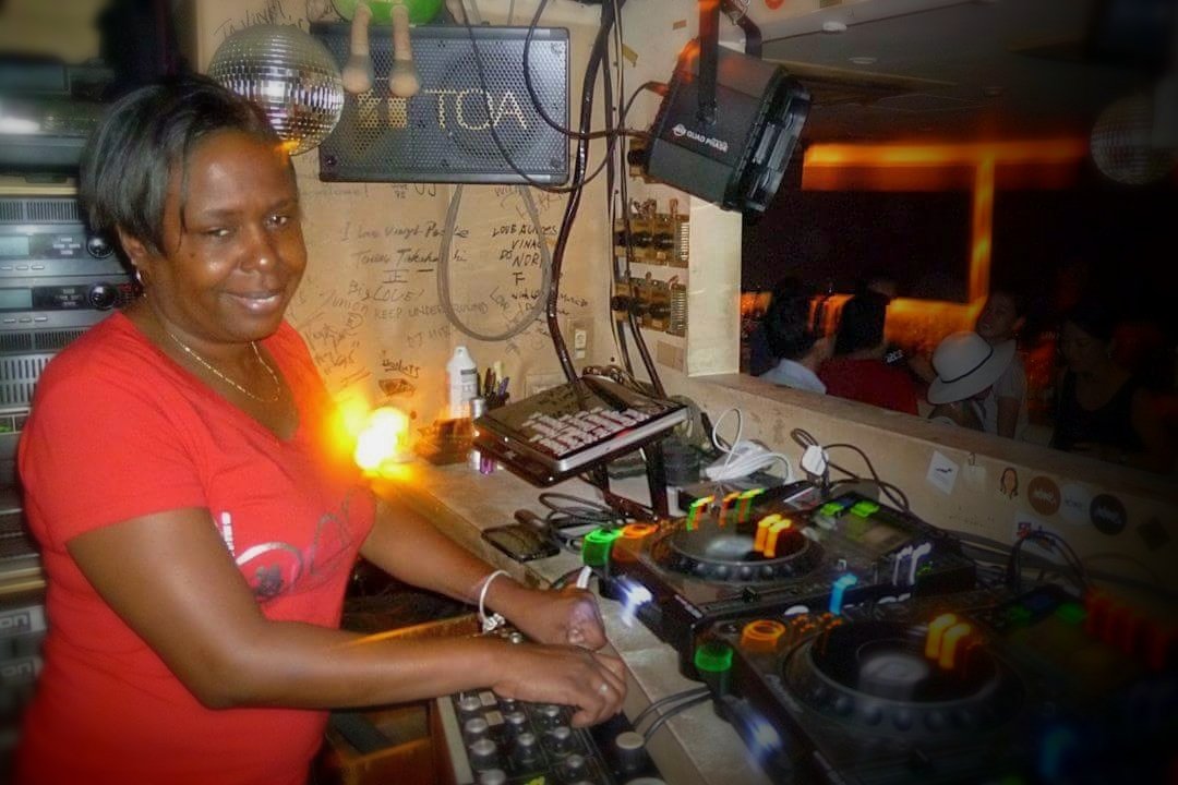 spluv55's tweet photo. 📌
2023.02.04 #DonnaEdwards at DECCADANCE Records Club Classics
The latest mix from my friend DJ Donna Edwards has arrived from NYC!!
▶️https://t.co/snFR2djXPi
#HouseMusic #HouseDj
#SoulfulHouse #AfloHouse #GarageHouse #GarageClassics
#DiscoClassics #DiscoHouse https://t.co/9QdvhQUQpr