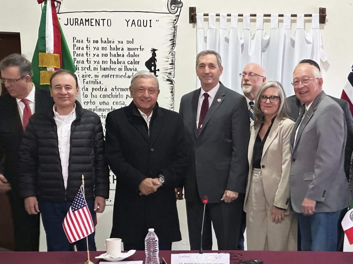 lopezobrador_'s tweet photo. Hoy evaluamos en Nogales, Sonora, el trabajo de obras y aduanas que realizamos en coordinación con el gobierno de Estados Unidos. En la reunión estuvo la gobernadora de Arizona, Katie Hobbs y el gobernador de Sonora, Alfonso Durazo, además de funcionarios de ambos países. https://t.co/4V1fqyxVQP