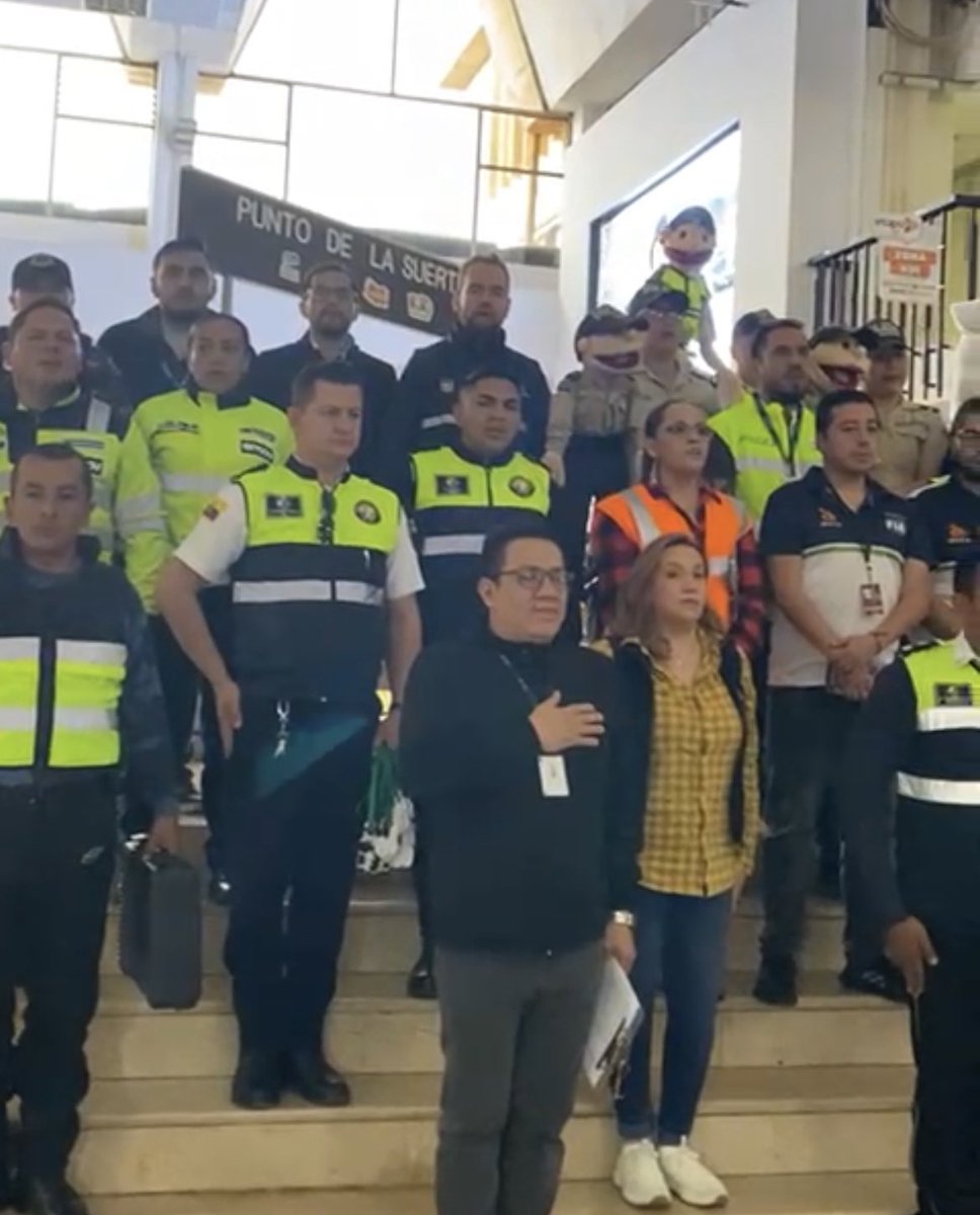 ximepb's tweet photo. #Operativos y #BrigadasDeControl en TTCuenca @ANT_ECUADOR trabajando por su seguridad @cayodel @monse87a @yruilova #EscuelasDeConduccion #Azuay https://t.co/TqHkCBbEnk