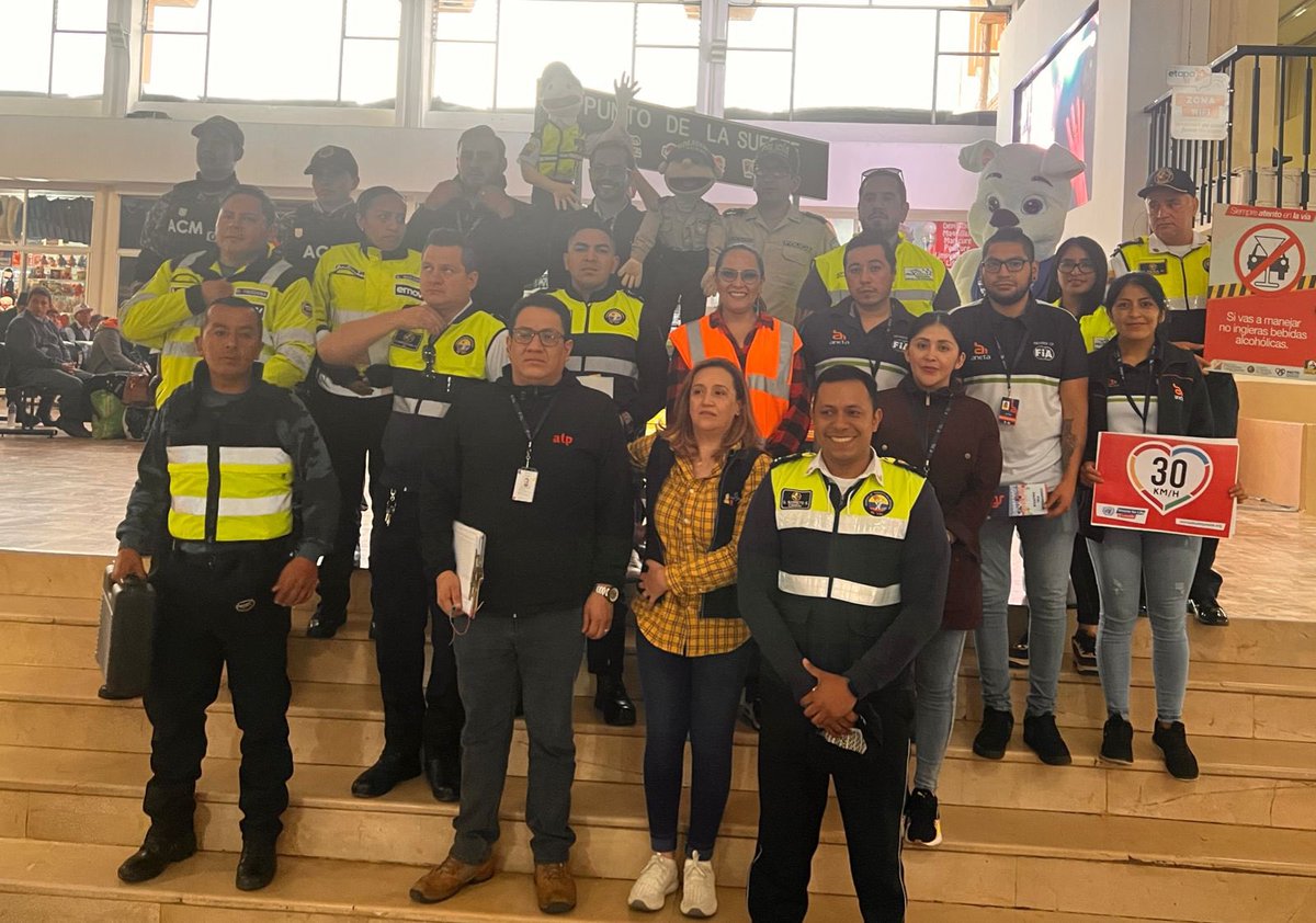 ximepb's tweet photo. #Operativos y #BrigadasDeControl en TTCuenca @ANT_ECUADOR trabajando por su seguridad @cayodel @monse87a @yruilova #EscuelasDeConduccion #Azuay https://t.co/TqHkCBbEnk
