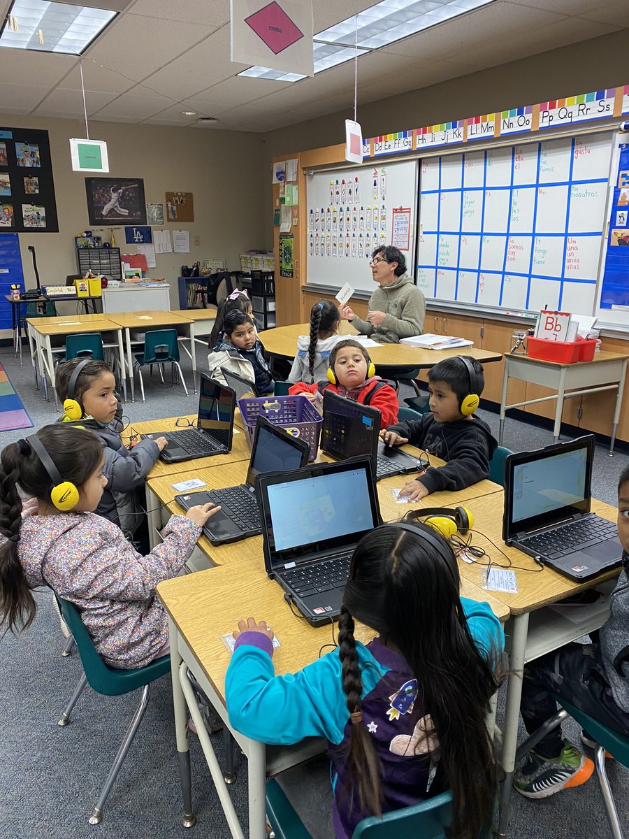 AnnSoldoSchool's tweet photo. ⭐️⭐️All Stars in Action!Cooking w/Maceo ( thank you Life Lab), Playworks, Kinder Rotations &amp; the Breakfast Club. ⭐️⭐️ https://t.co/lKkAAEWMTL