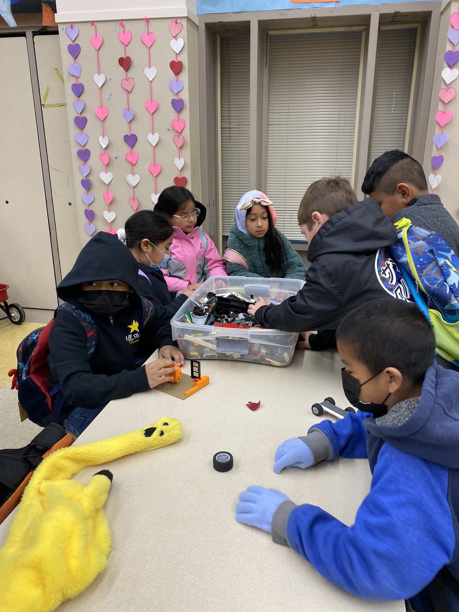 AnnSoldoSchool's tweet photo. ⭐️⭐️All Stars in Action!Cooking w/Maceo ( thank you Life Lab), Playworks, Kinder Rotations &amp; the Breakfast Club. ⭐️⭐️ https://t.co/lKkAAEWMTL