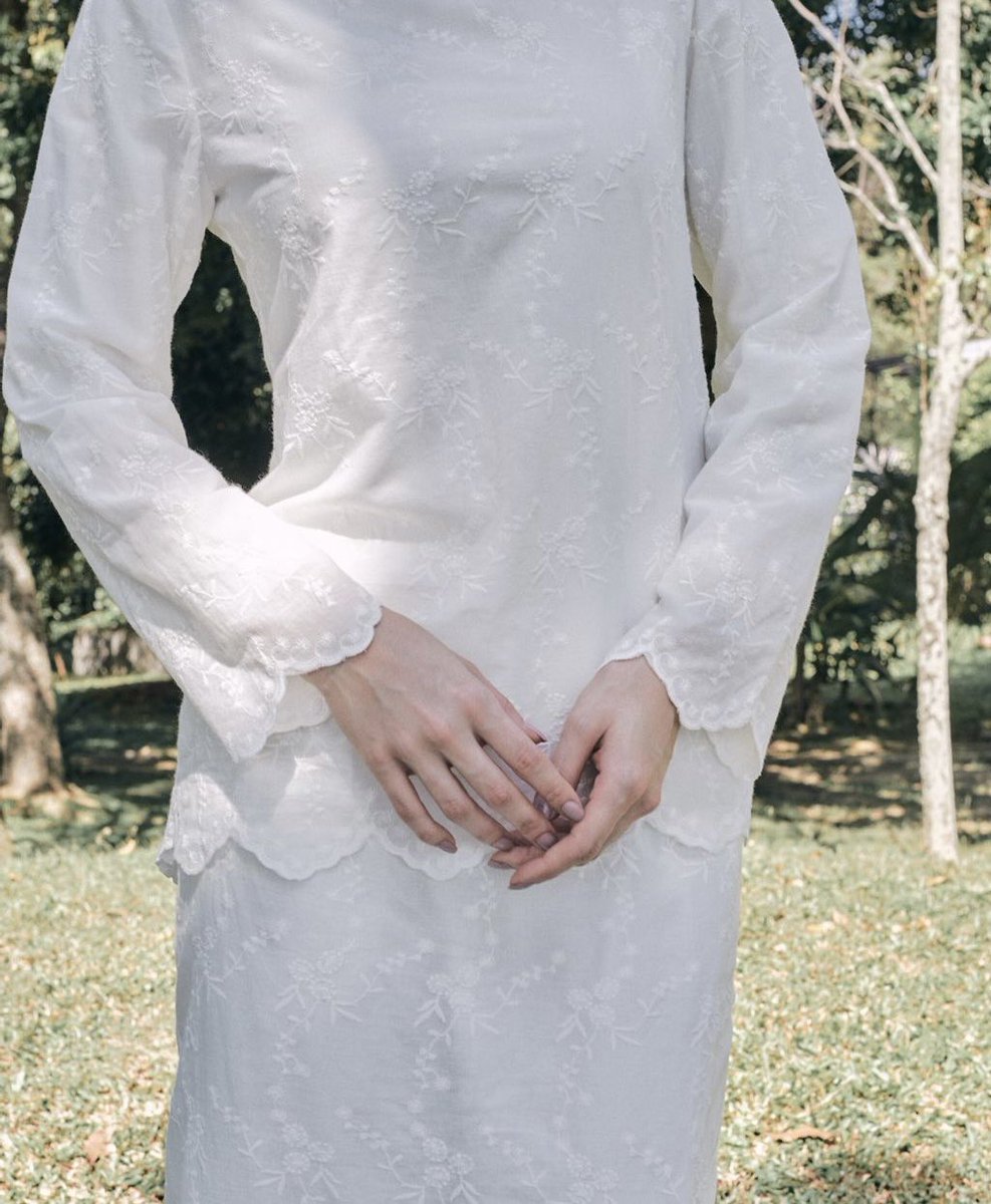 Modern minimalist kurung kedah in off white. Very timelessly stunning.