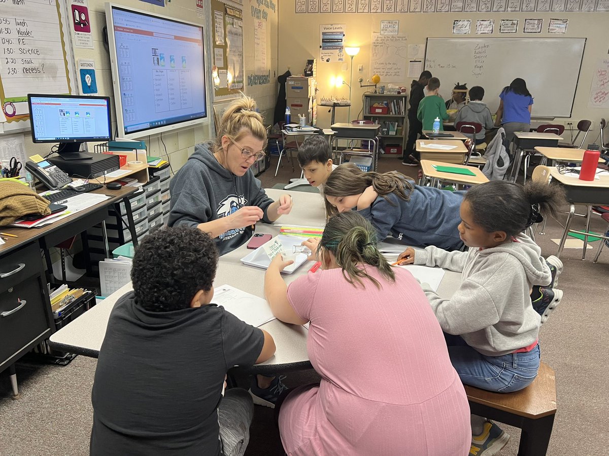 NeilArmstrongES's tweet photo. Science was ALIVE in grade FIVE at Armstrong! It was all about MATTER! #GCpride #ArmstrongStars https://t.co/FoVbFX86TG
