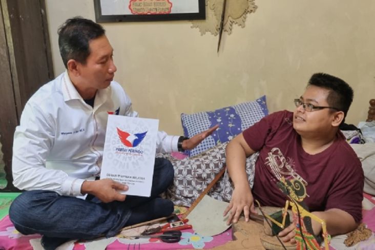 Kenandrl's tweet photo. mengabdi untuk rakyat kecil 
#PerindoNyataBantuRakyat kerja nyata dalam memberikan bantuan
Hary Tanoesoedibjo https://t.co/yKXypCb00e