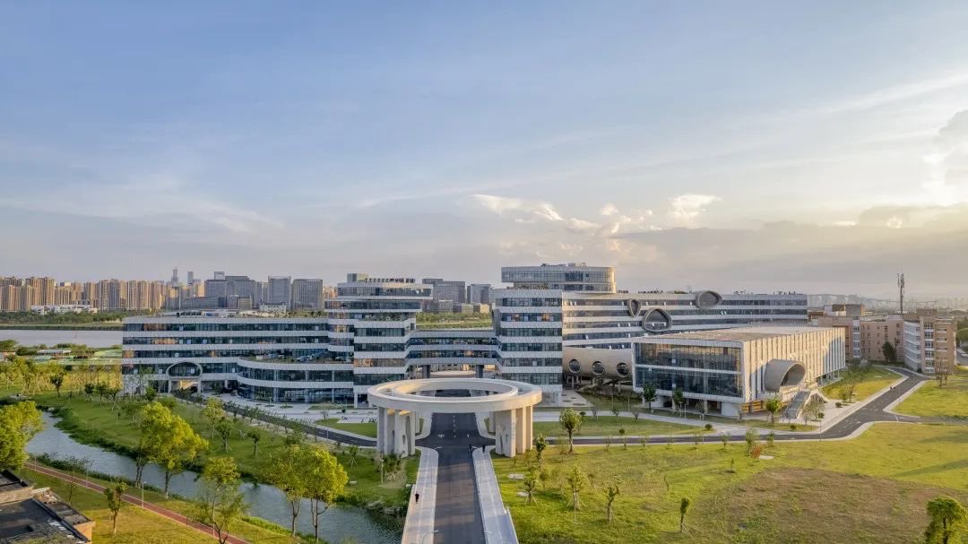 Crosfuniversity's tweet photo. How long has it been since the last time you visited a university?
After three years, Ningbo University is finally open to the outside world.
Let's bring your family and friends to visit Ningbo University.
#ningbo #education #openday #university #chinaceec https://t.co/mqyGKAQ8wt