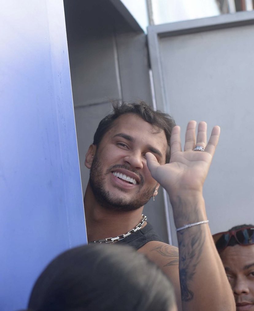 supportcarlu's tweet photo. Carlinhos e Lucas curtindo o carnaval de Salvador-BA. 🌻🎉
(ontem e hoje) https://t.co/GFqZbIwtkv