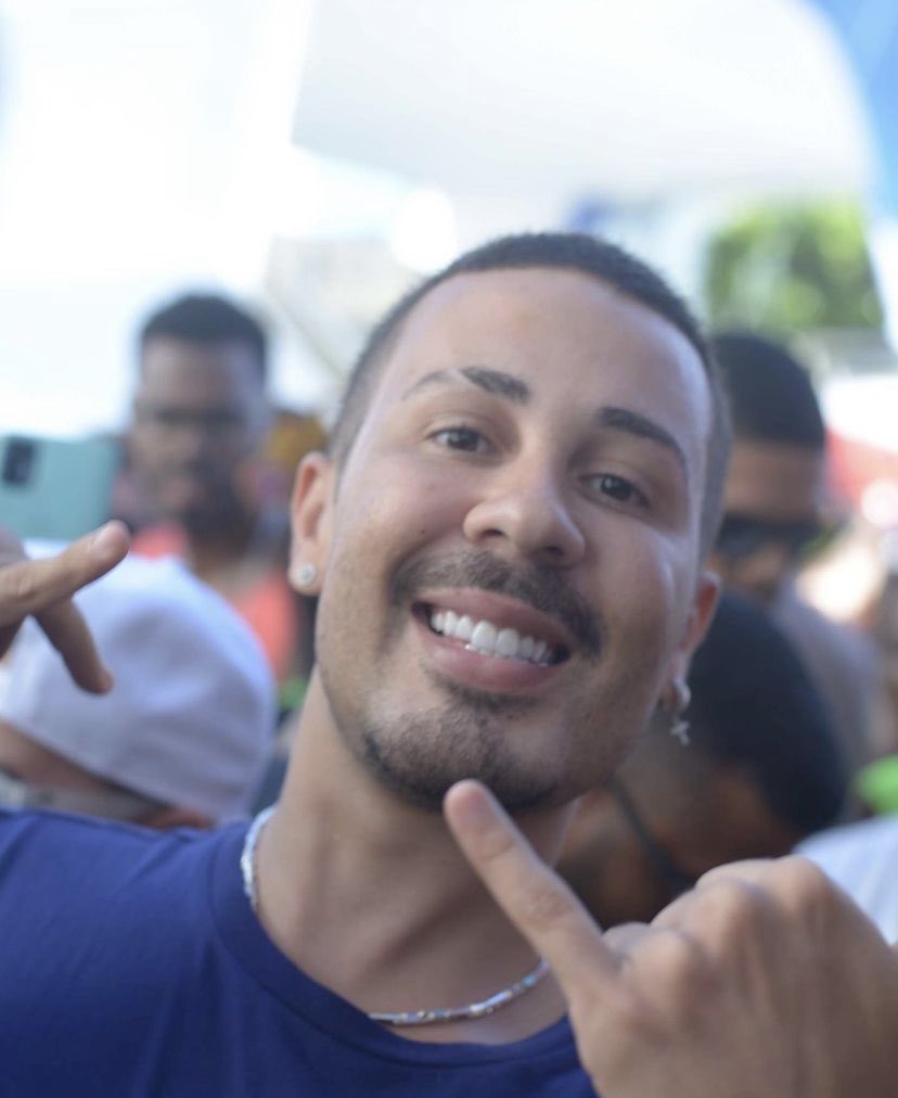 supportcarlu's tweet photo. Carlinhos e Lucas curtindo o carnaval de Salvador-BA. 🌻🎉
(ontem e hoje) https://t.co/GFqZbIwtkv