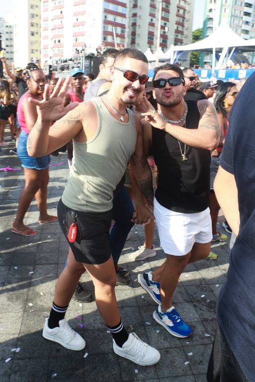supportcarlu's tweet photo. Carlinhos e Lucas curtindo o carnaval de Salvador-BA. 🌻🎉
(ontem e hoje) https://t.co/GFqZbIwtkv