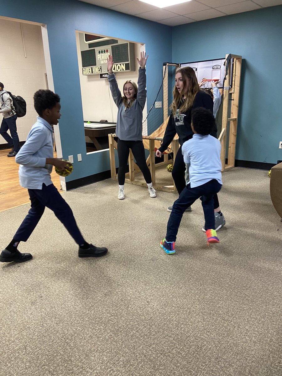 WLCSoftball's tweet photo. Tonight the team went out in the community and volunteered at the Lighthouse Youth Center!

#warriorcup https://t.co/TPOh2T9JeZ