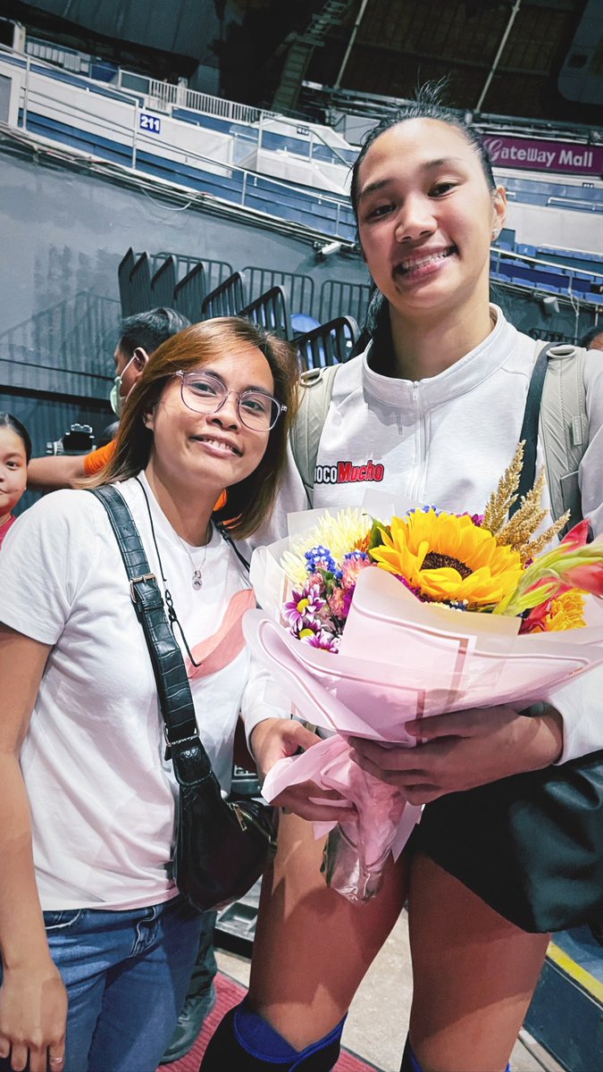 _leoche09's tweet photo. I want this be in the feeds ‘coz why not. Besides, the last time I struck a pose with you was 3 yrs ago. After all, not everyone gets to pose with you @_beadel 😂 #Flexin https://t.co/mtmil6naEV