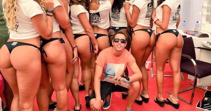 mndinfluencer's tweet photo. tú me llamaste degenerado y me gustaría saber porque?
KAROL DANCE
#galavina2023 #nochecero #AlfombraRoja #Karoldance https://t.co/AIAivgpY4z