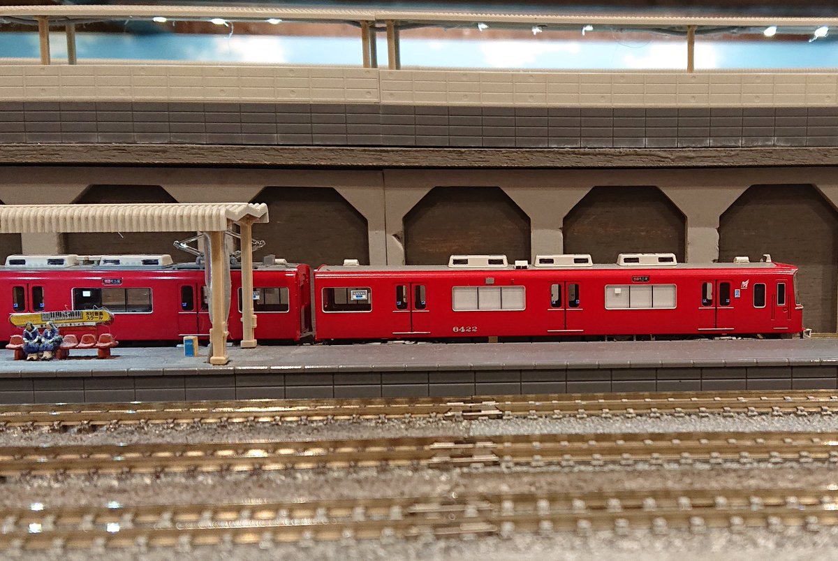 laputaman811's tweet photo. 名鉄6500系(6422F)更新車(試運転仕様)。半年ぶりに走らせました。
製作した当時は「6500系にLED幕とかウソ電かよw」と思っていましたが、今では当たり前の光景に。
時の流れって怖いですね…
#名鉄 #6500系 #nゲージ #6522F https://t.co/dKugWDCX17