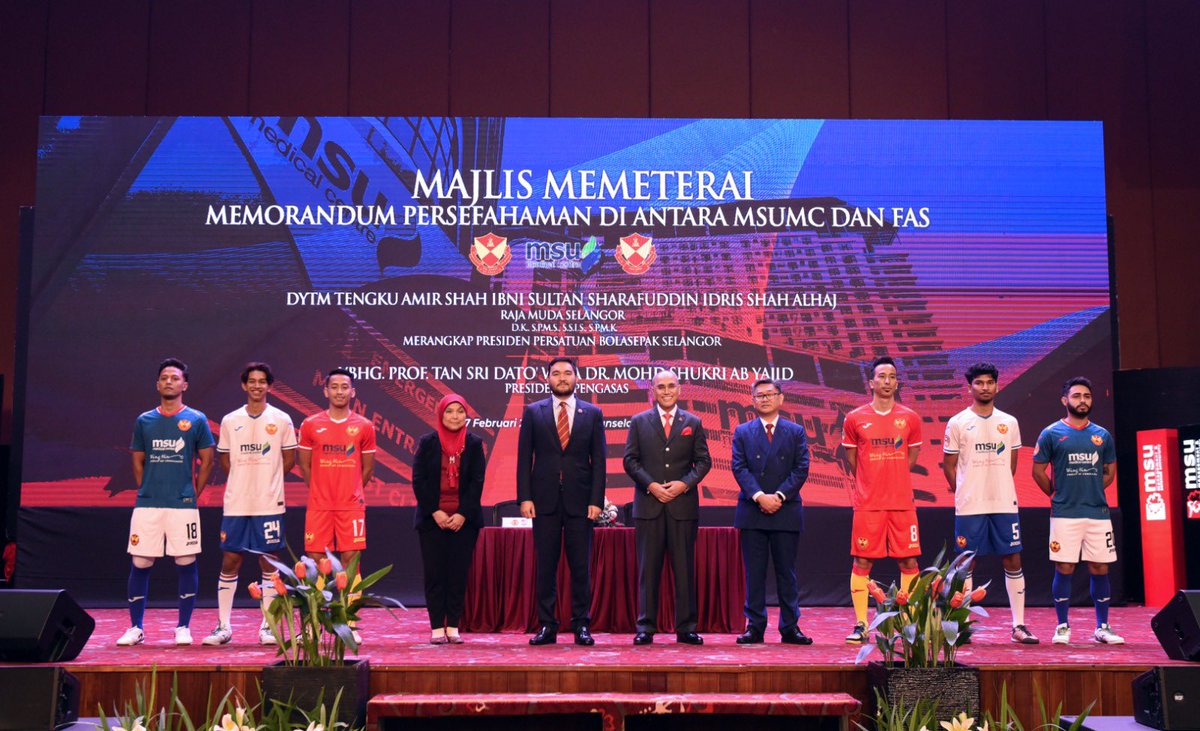 Accompanied DYTM Raja Muda S’gor, Tengku Amir Shah Ibni Sultan Sharafuddin Idris Shah Alhaj to witness the MOU signing between @msumcmalaysia & Persatuan Bolasepak Selangor (FAS). The strategic partnership places us centre in meeting healthcare needs of the S'gor MAC Futsal Team