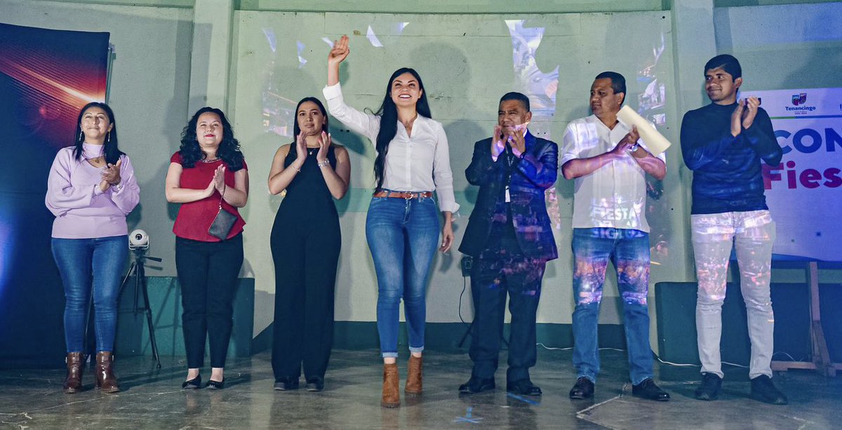 BereMarinb's tweet photo. Atendiendo la encomienda del Gobernador @alfredodelmazo llevamos a cabo la conferencia: #LaFiestaDelSiglo campaña permanente contra las adicciones con las juventudes de #Tenancingo. Gracias @hectorgs4437 por tu apoyo @Bren_Alvarado @IMEJ_ @brenda68089029 https://t.co/Hxkrk9jIxG