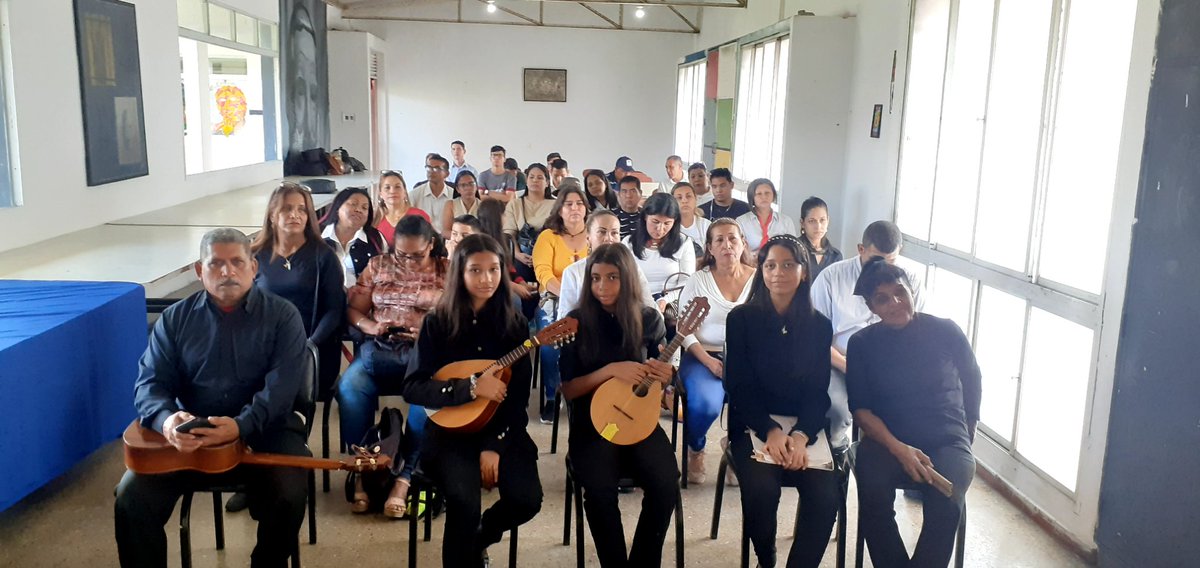 G74Garcia's tweet photo. #17Feb 22 años llevando la Tecnología a las Instituciones Educativa, gracias al Gobierno Bolivariano, a nuestra Ministra del Poder Popular para la Educación @_LaAvanzadora y a nuestra Directora de Zona Educativa  Monagas por este hermoso detalle para los Tutores CBIT https://t.co/hZEkiuUKBQ