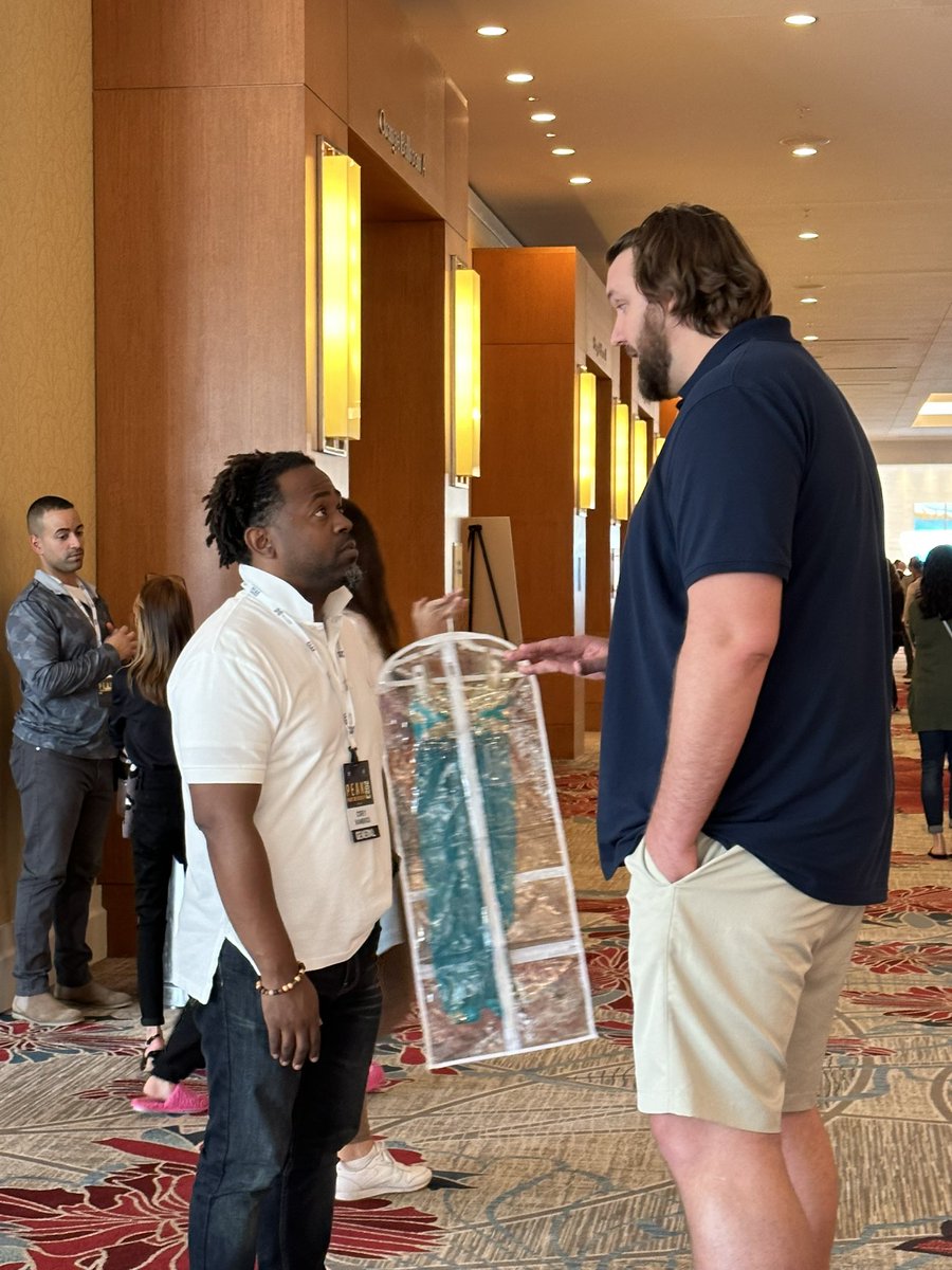 I’m just convinced things are Looking Up For you in 2023; whereby LARGE opportunities are about to make themselves obvious AND available to you! Type ”BIG” if you agree! 
#my7footbuddy thanks! #inspirationalquotes #coreyhambrick #motivation