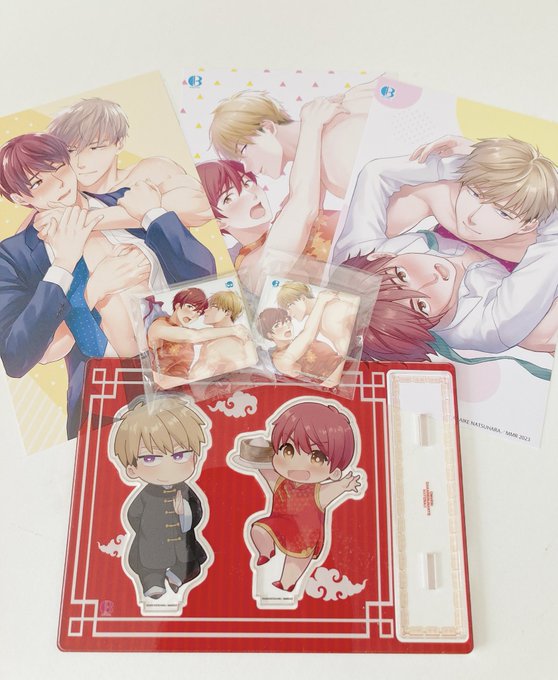 CDと同日発売のグッズのも一足先に届きました!色味バッチリでアクスタは嵌ってるプレートのままでも可愛く飾られるます〜🙋‍♀️✨ 